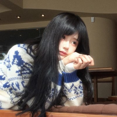 绿衣女子